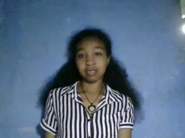 Diniah22  live sex cam