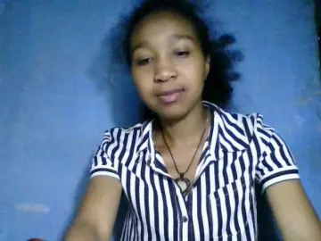 Diniah22  live sex cam