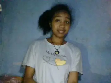 Diniah22  live sex cam