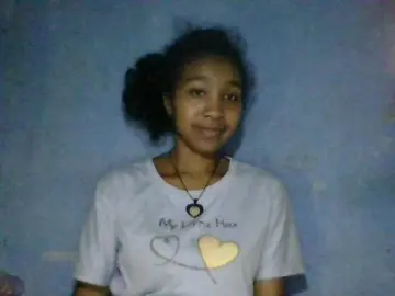 Diniah22  live sex cam