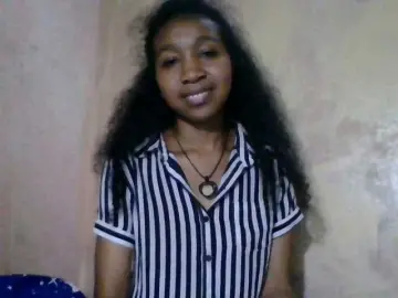 Diniah22  live sex cam