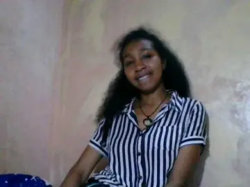 Diniah22  live sex cam