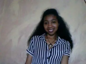 Diniah22  live sex cam