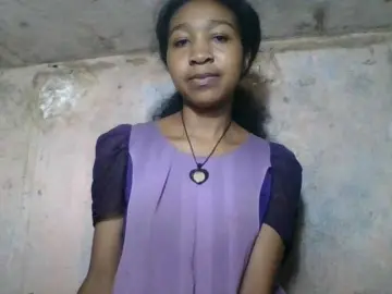 Diniah22  live sex cam