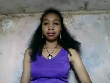 Diniah22  live sex cam