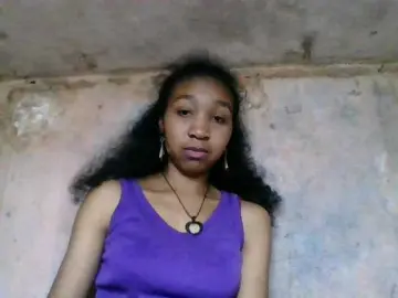 Diniah22  live sex cam