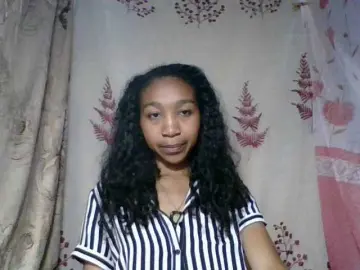 Diniah22  live sex cam