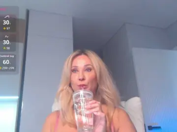 Hold-me-tight  live sex cam