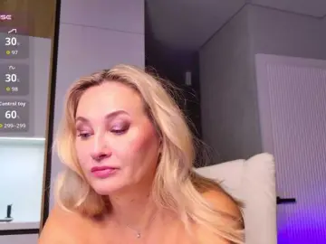 Hold-me-tight  live sex cam