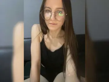 Sweet-kiss22  live sex cam