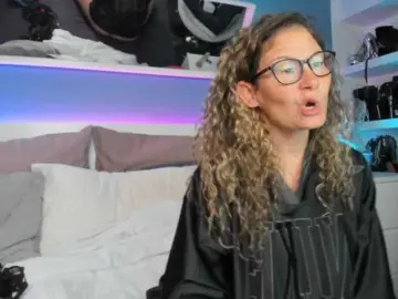 IzzyMendosa  live sex cam