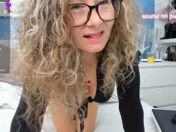 IzzyMendosa  live sex cam