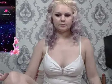 Little-letti  live sex cam