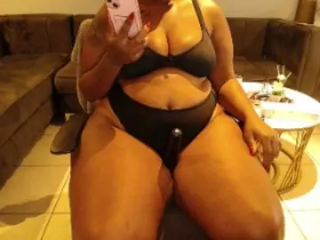 Wildcurves90  live sex cam