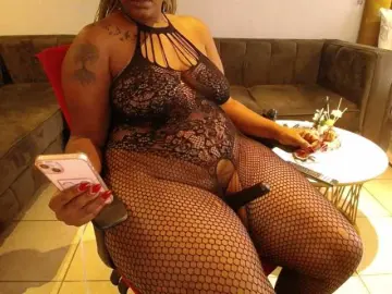 Wildcurves90  live sex cam