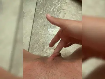 Hiddendesiiree  live sex cam