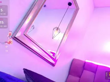 Tiiny-emilly  live sex cam