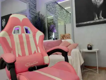 Reina-Cummings  live sex cam