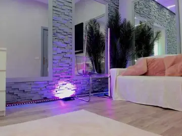 Reina-Cummings  live sex cam