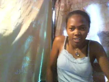 Chrispriscilla  live sex cam