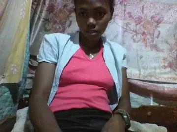 Chrispriscilla  live sex cam