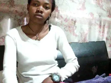 Chrispriscilla  live sex cam