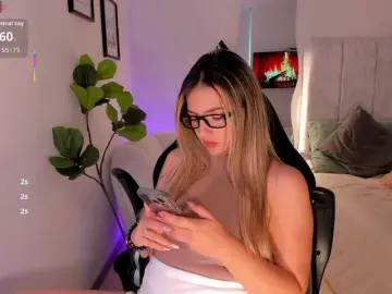 AmyWoods  live sex cam