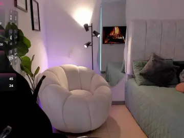 AmyWoods  live sex cam