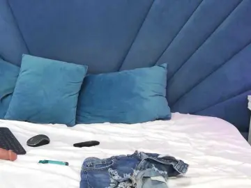 Deezylicious  live sex cam