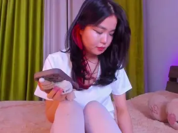 Dollyiaa  live sex cam