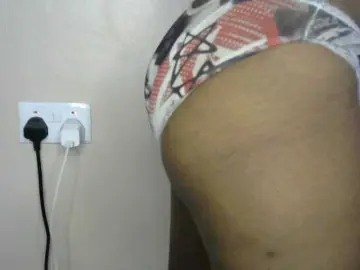 Chocoslut2233  live sex cam