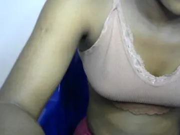 Chocoslut2233  live sex cam