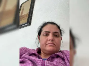 Cris810a  live sex cam