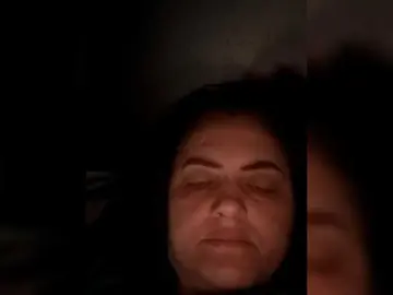 Cris810a  live sex cam