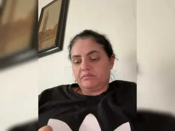 Cris810a  live sex cam