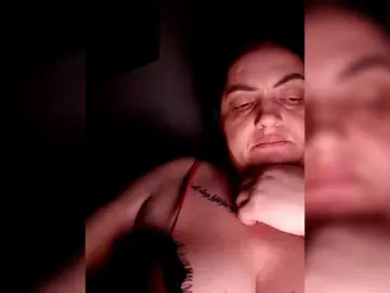 Cris810a  live sex cam