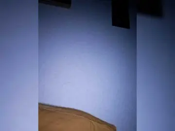 Cris810a  live sex cam