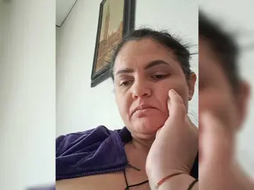 Cris810a  live sex cam