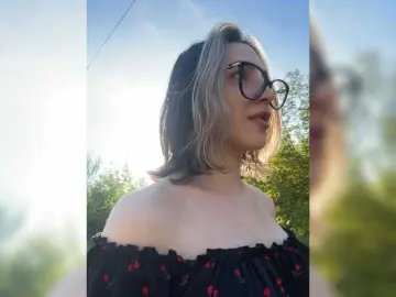 YoloLove  live sex cam