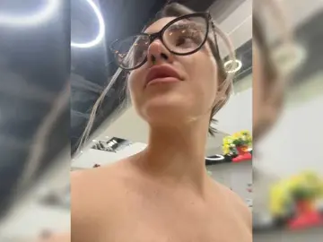 YoloLove  live sex cam