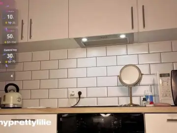 PrettyLilie  live sex cam