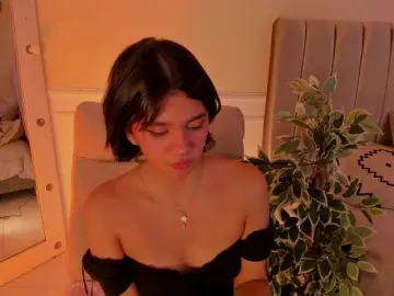 Lena-fox  live sex cam