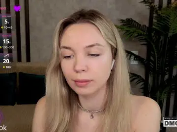 Hollywww  live sex cam