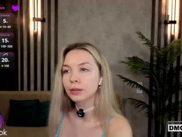 Hollywww  live sex cam