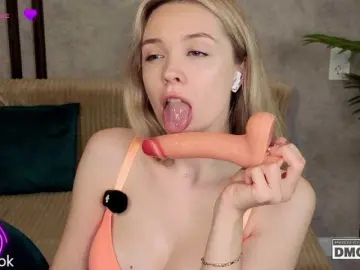 Hollywww  live sex cam