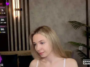 Hollywww  live sex cam