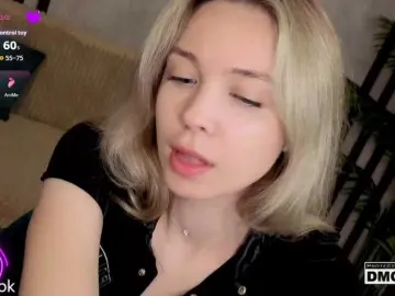 Hollywww  live sex cam