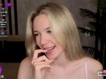 Hollywww  live sex cam