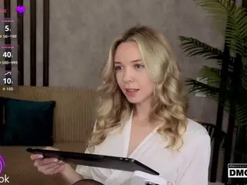 Hollywww  live sex cam
