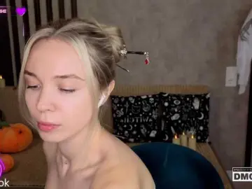 Hollywww  live sex cam